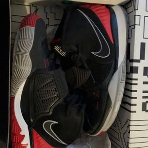 Kyrie 6 size 4.5